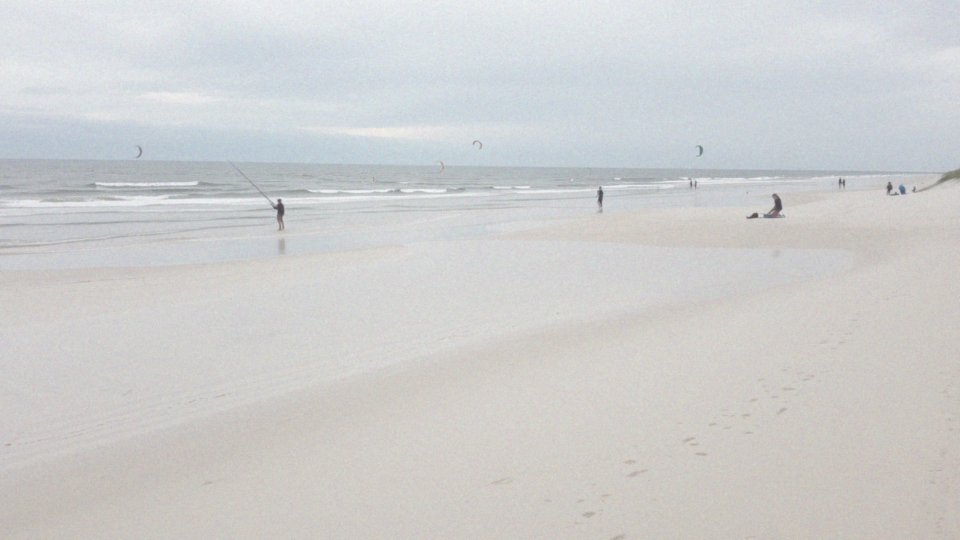 Jakie atrakcje oferuje plaża na Pogorii IV?